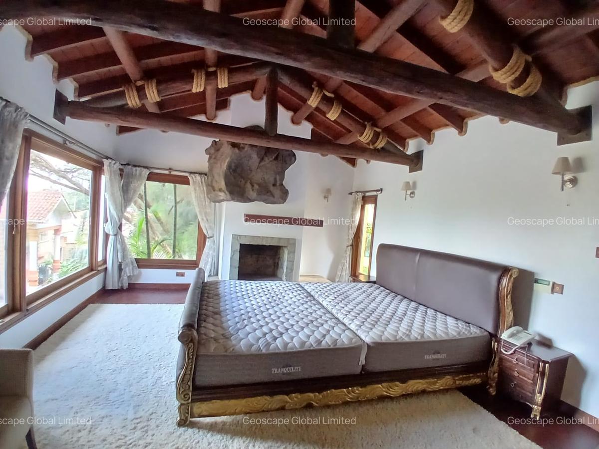 5 Bed House with En Suite in Runda - 10