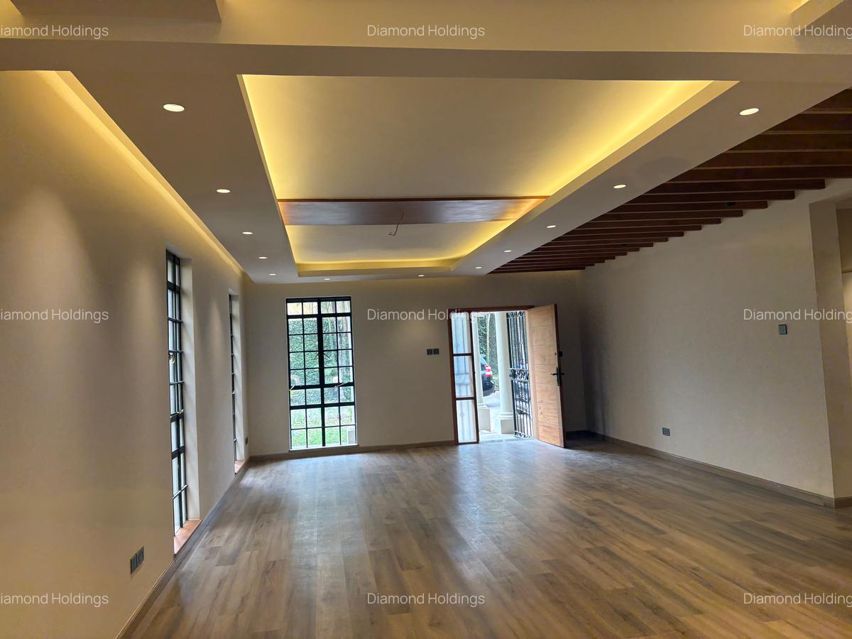 4 Bed Townhouse with En Suite in General Mathenge - 3