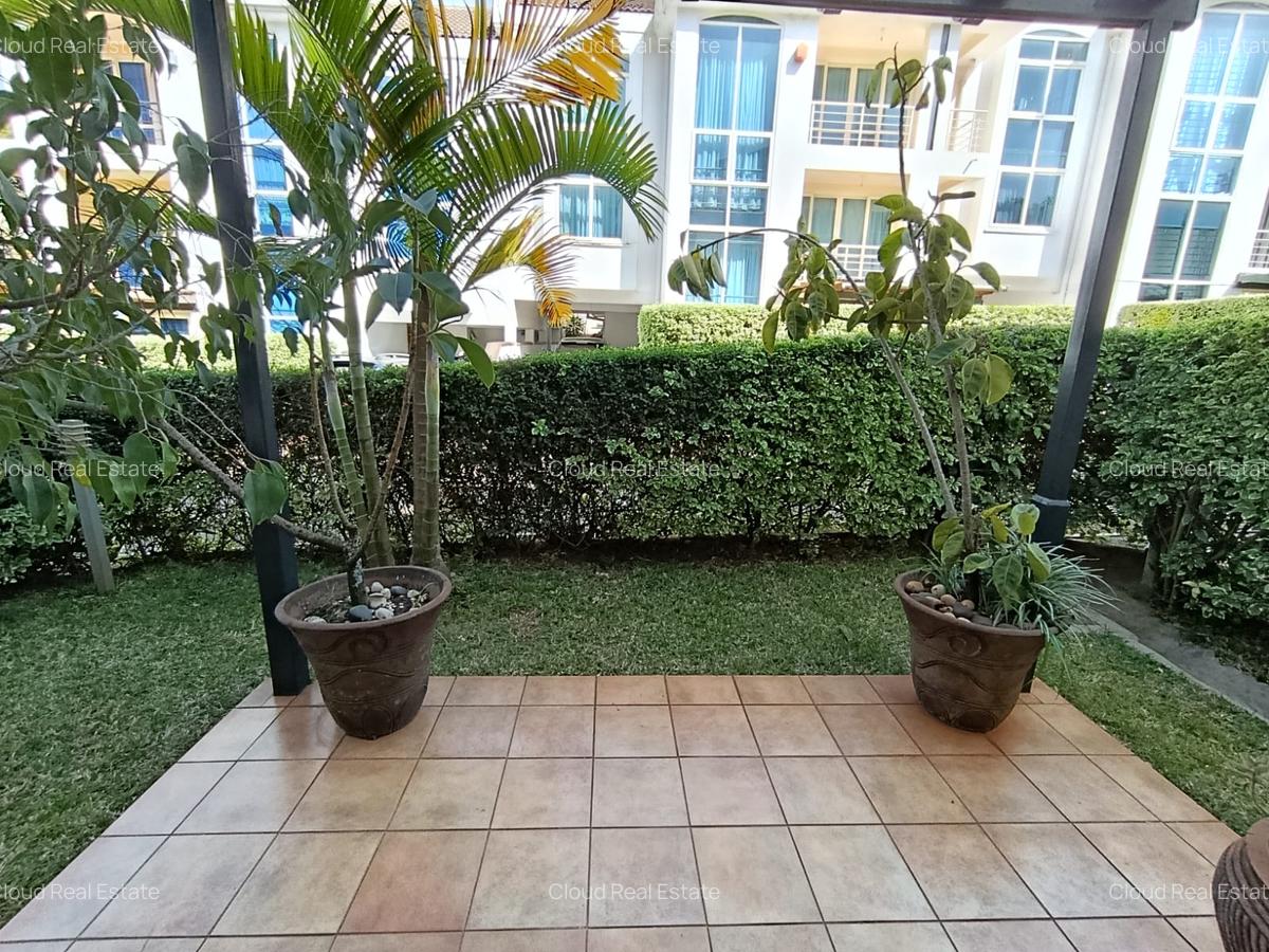 4 Bed House with En Suite in Lavington - 11