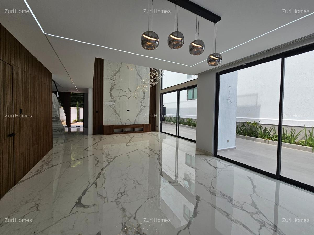 6 Bed Townhouse with En Suite in Lavington - 1