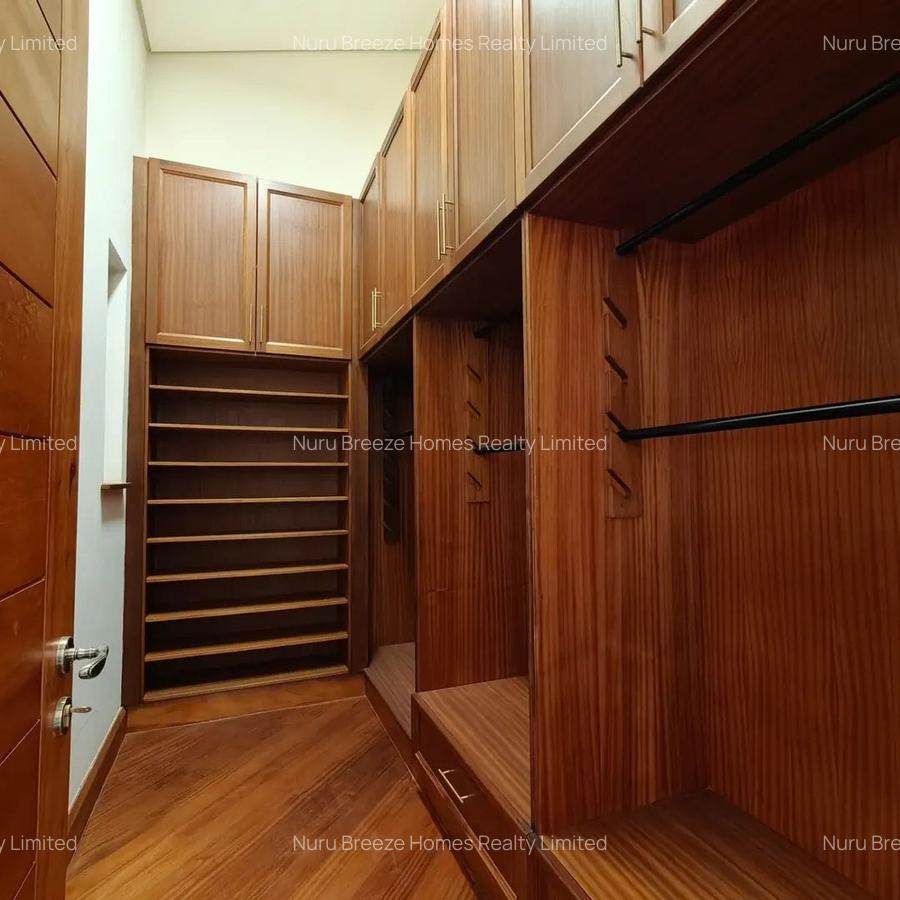 5 Bed Villa with En Suite in Lake View - 13