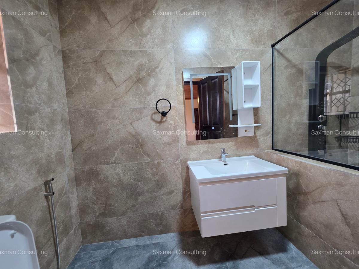 5 Bed House with En Suite in Runda - 13