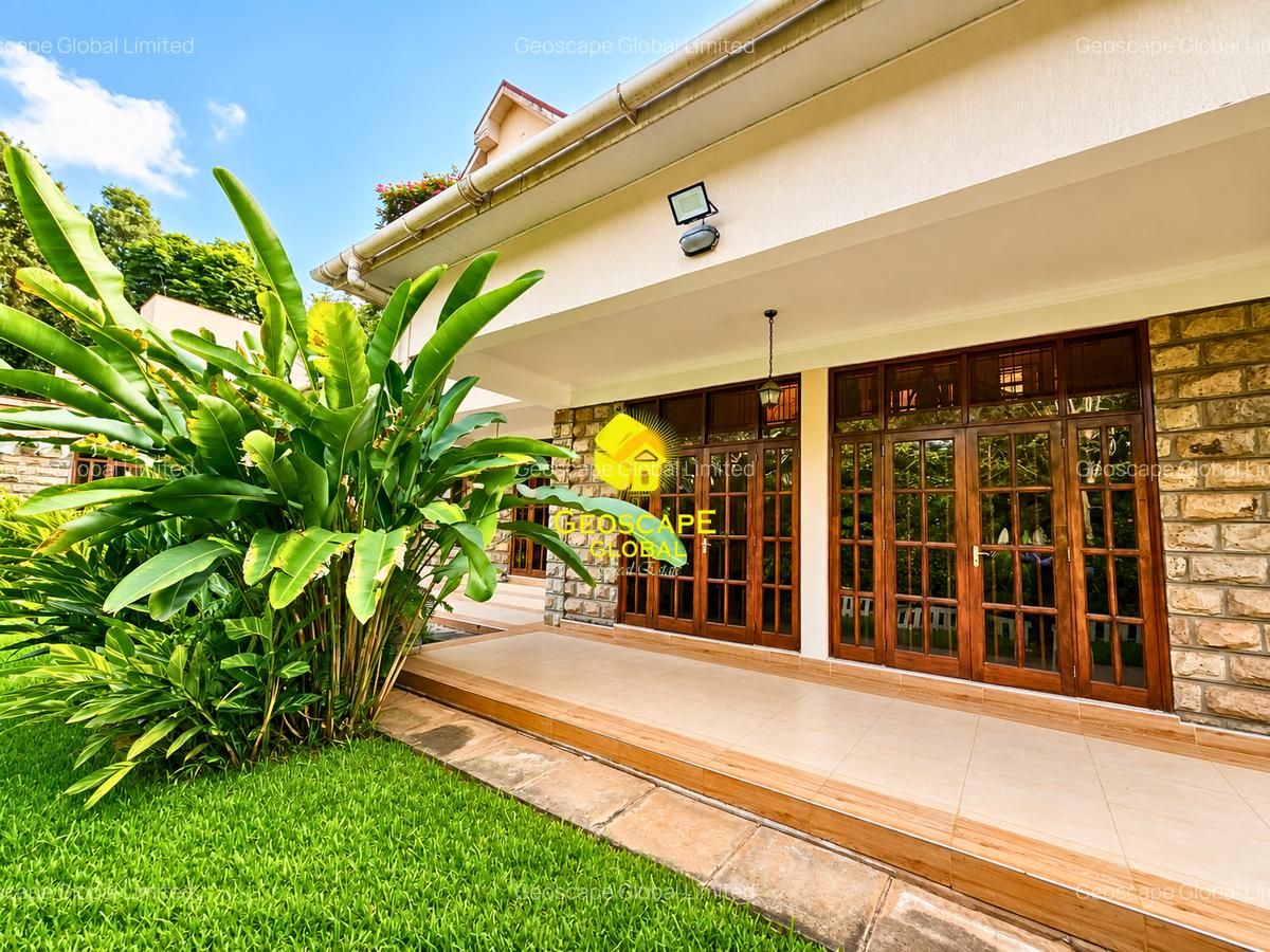 4 Bed House with En Suite in Rosslyn - 1