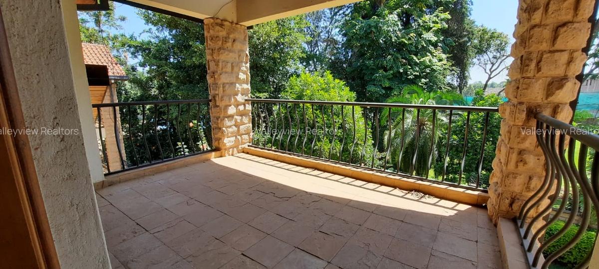 4 Bed Townhouse with En Suite at Lavington - 16