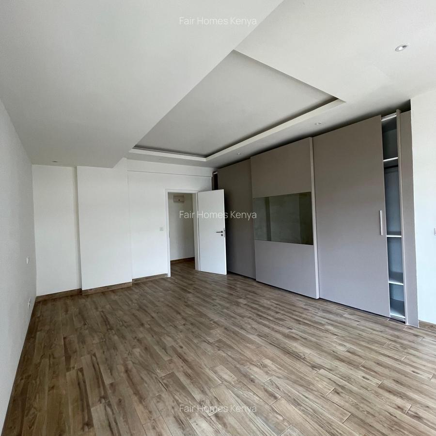 4 Bed Apartment with En Suite at Riverside Drive - 17