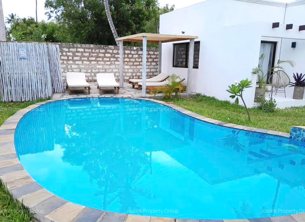 5 Bed Townhouse with En Suite at Greenwood Drive - 5
