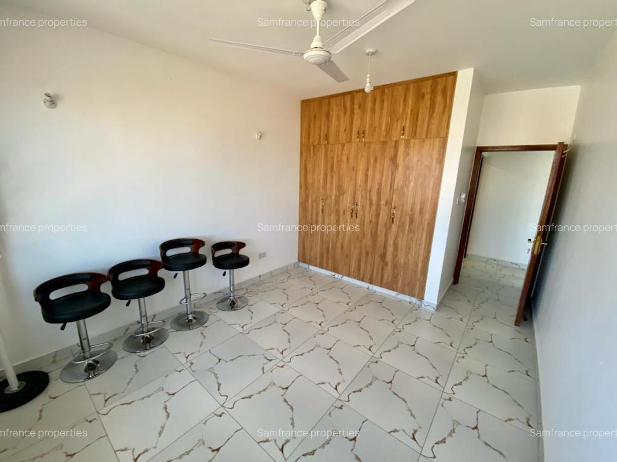 3 Bed Apartment with En Suite at 1St Avanue - 10