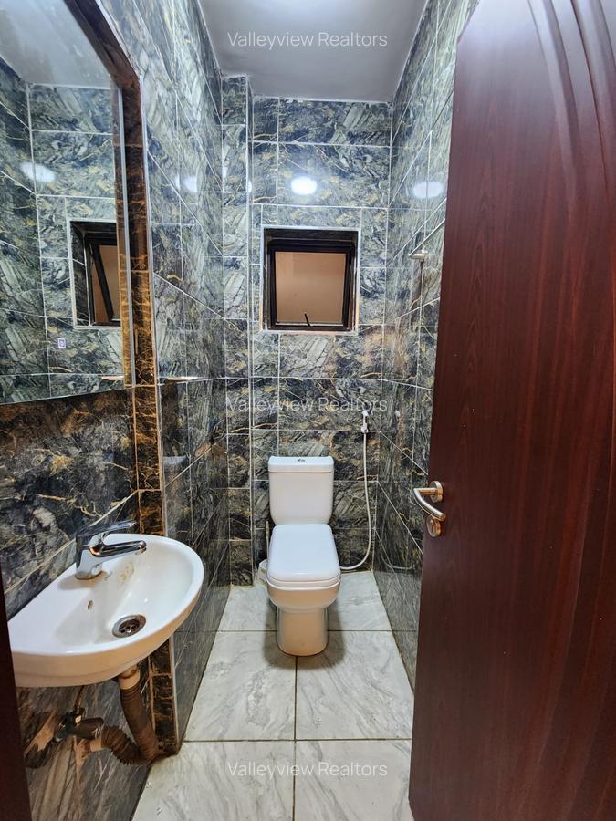 5 Bed Townhouse with En Suite at Lavington - 15
