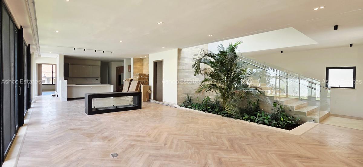 5 Bed Villa with En Suite at Granville Grove - 1