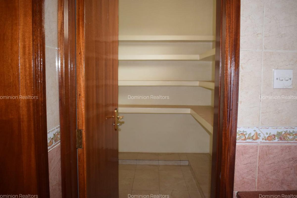 4 Bed Townhouse with En Suite at Brookside Gardens - 6