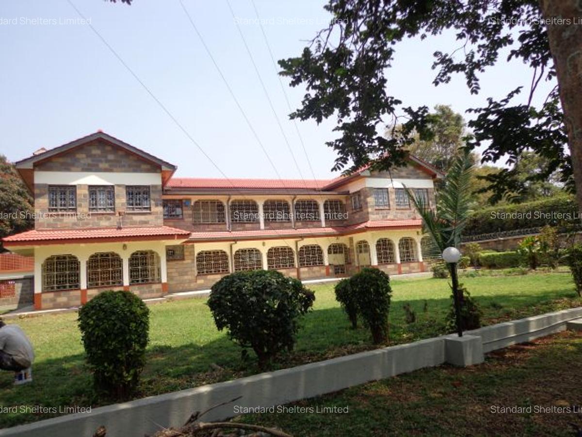 6 Bed House with En Suite in Nyari - 5