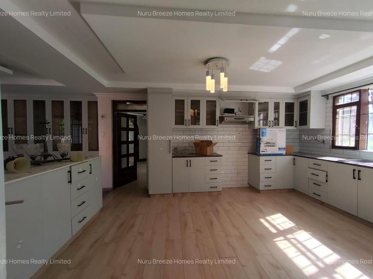 5 Bed House with En Suite in Runda - 3