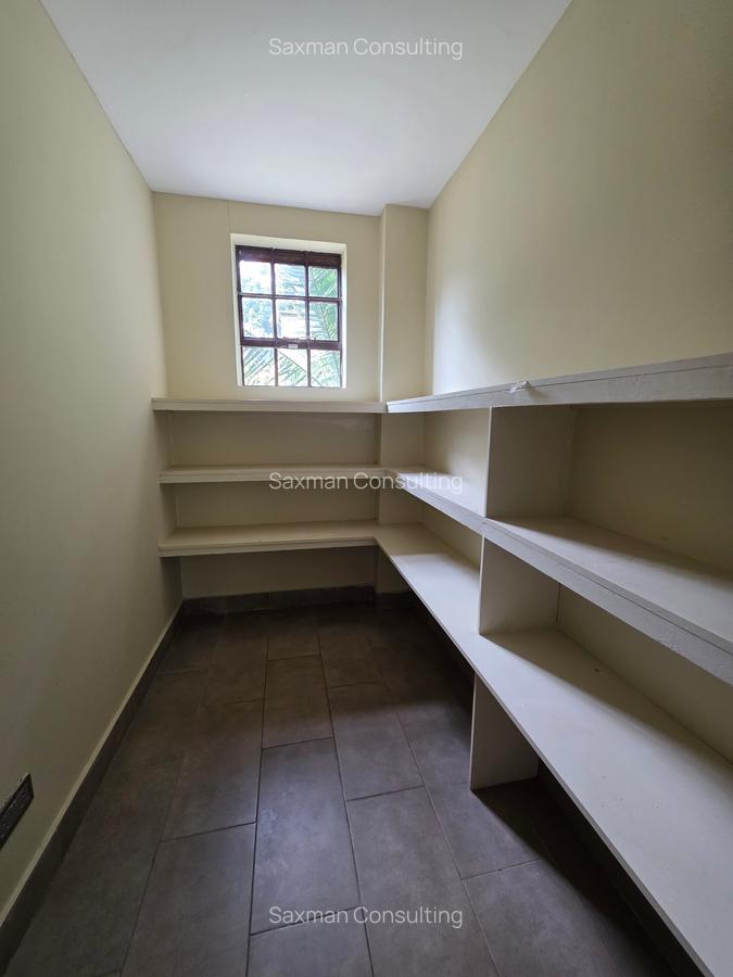 5 Bed House with En Suite in Runda - 7