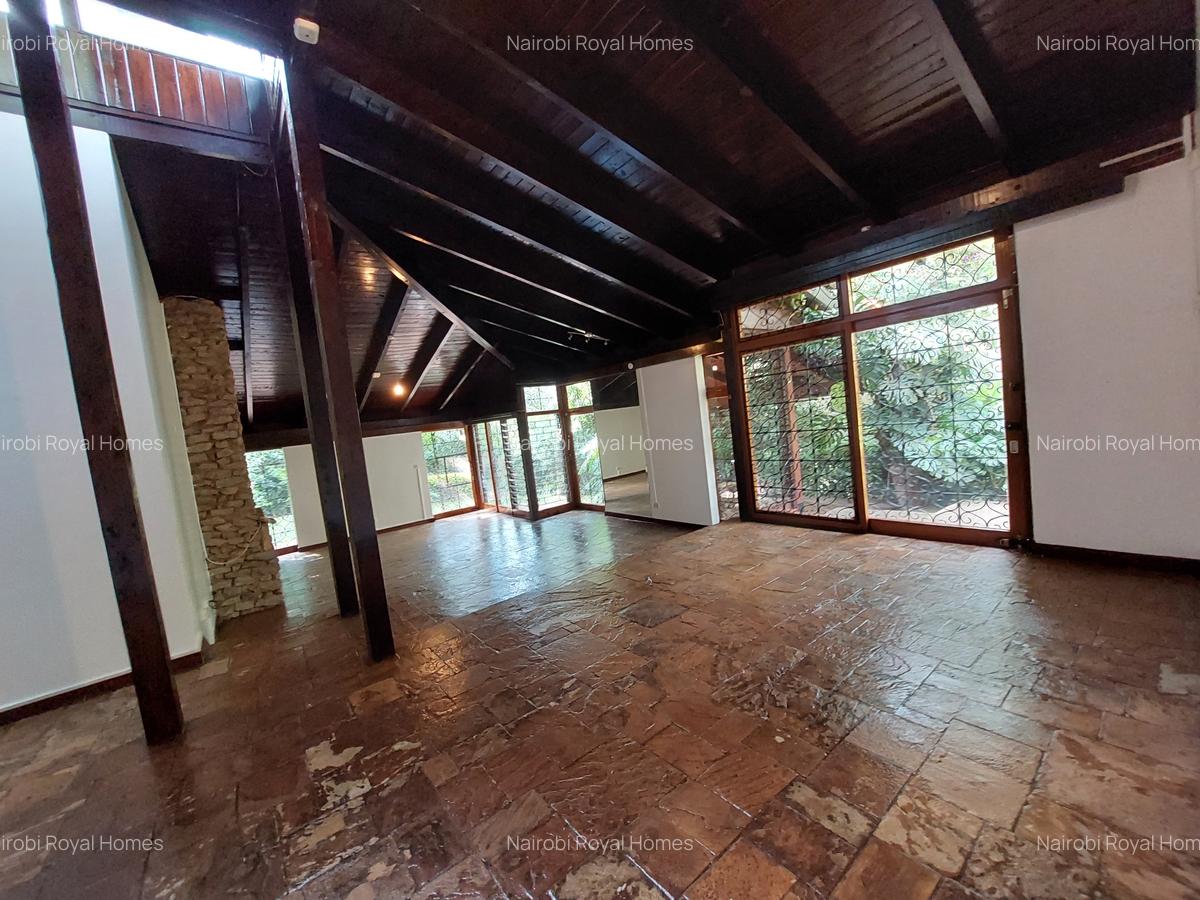 4 Bed House with En Suite at Lake View - 20