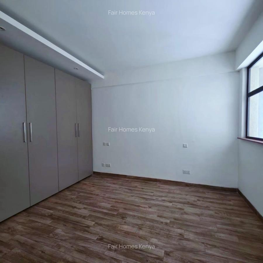 4 Bed Apartment with En Suite at Riverside Drive - 11