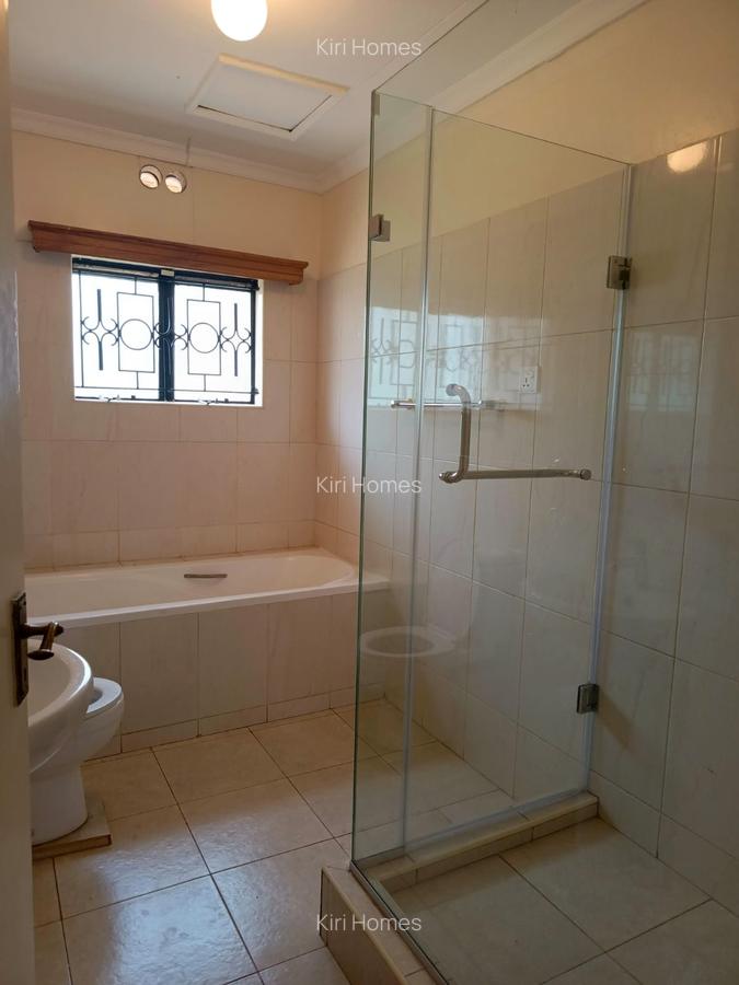 5 Bed Townhouse with En Suite in Nyari - 8