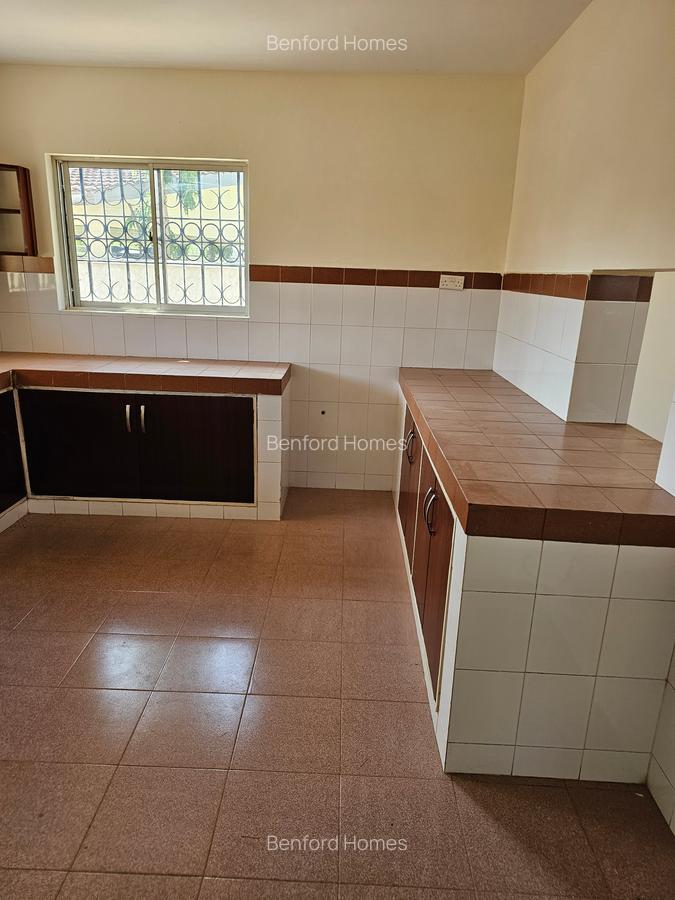 3 Bed Townhouse with En Suite at Nyali - 14