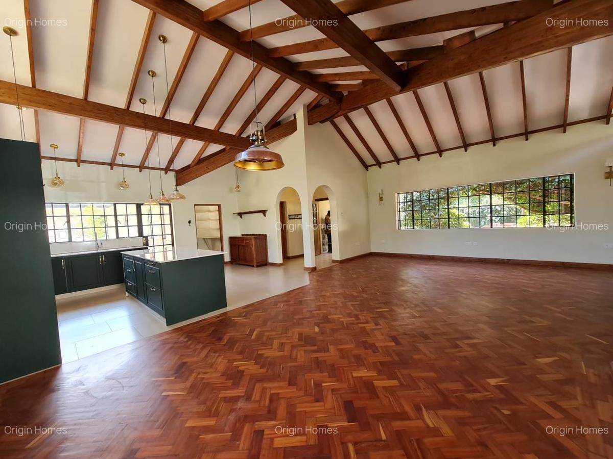4 Bed House with En Suite at Lavington - 5