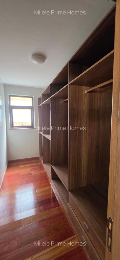 5 Bed Villa with En Suite in Lavington - 14