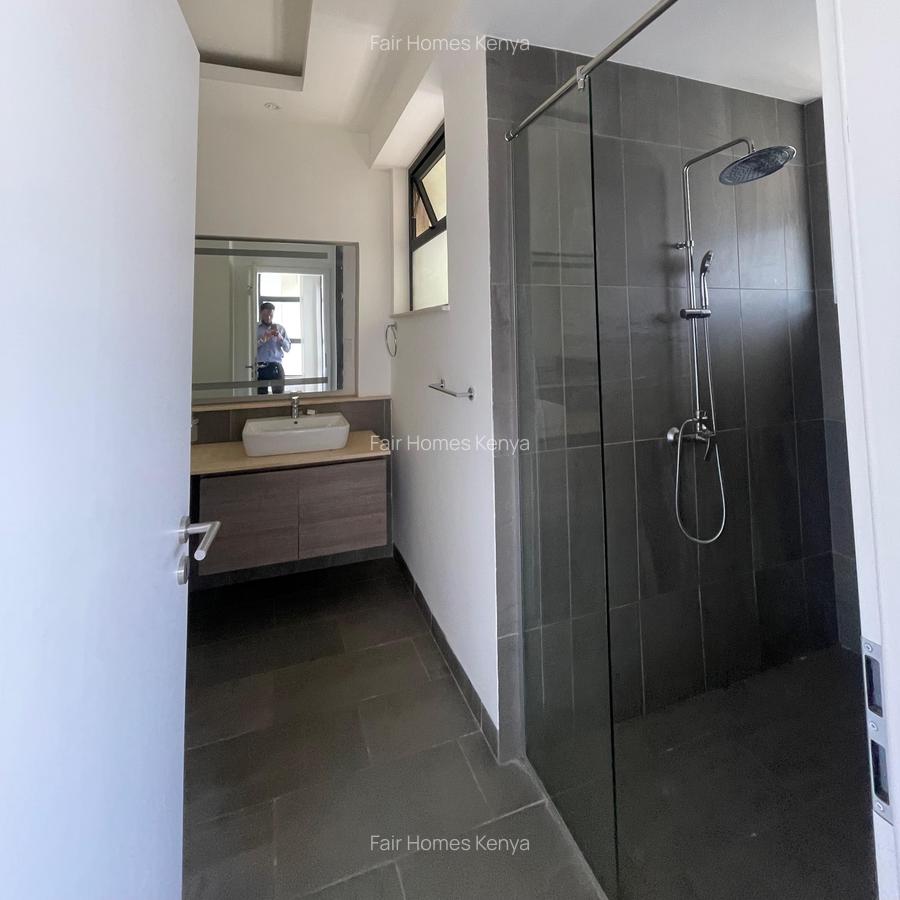 4 Bed Apartment with En Suite at Riverside Drive - 14