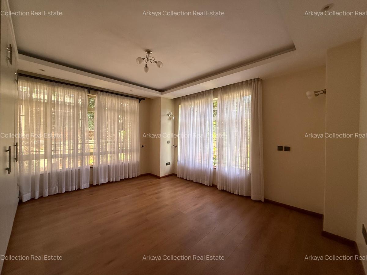 6 Bed House with En Suite in Nyari - 12