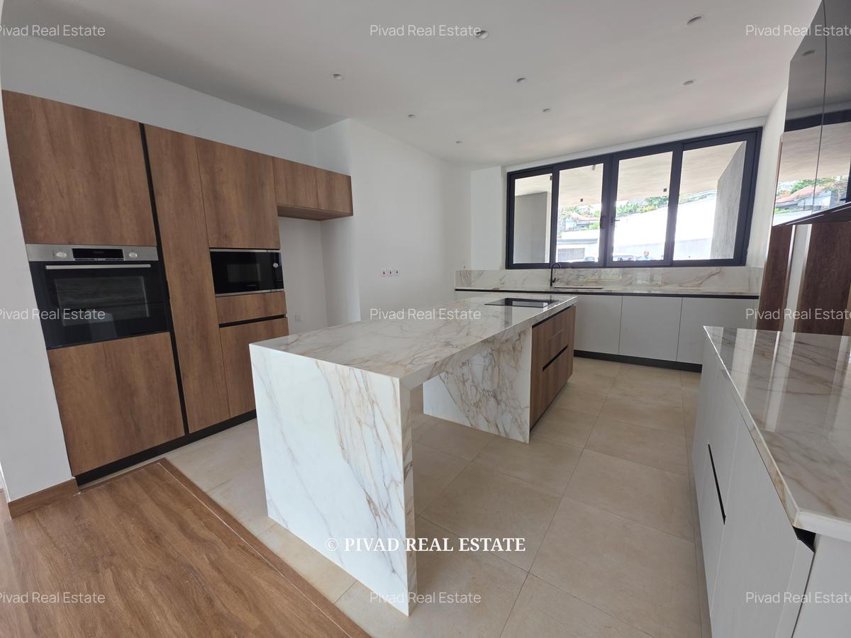 5 Bed House with Garden in Nyari - 4
