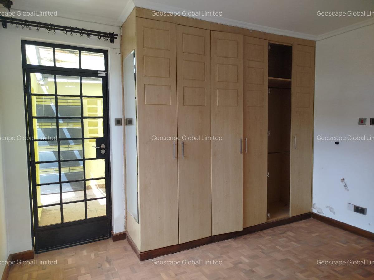 5 Bed House with En Suite in Lavington - 5