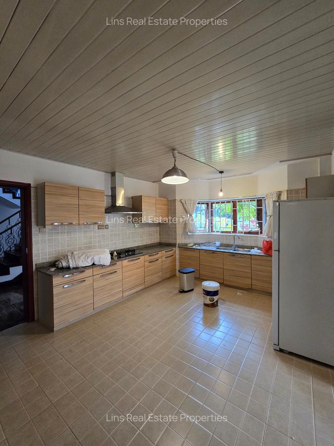 5 Bed Townhouse with En Suite in Runda - 19