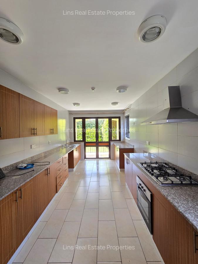 4 Bed Townhouse with En Suite in Runda - 11