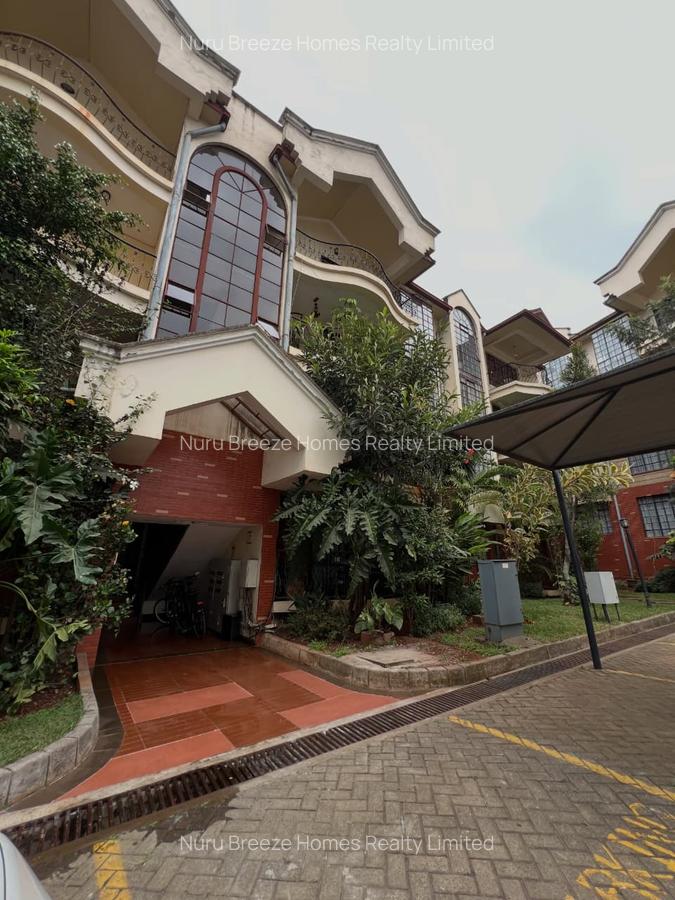 3 Bed Apartment with En Suite in Riverside - 1