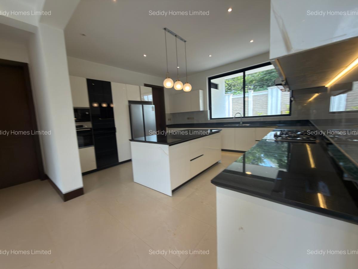 6 Bed Villa with En Suite in Kitisuru - 2
