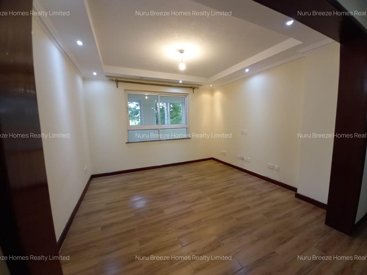 3 Bed Apartment with En Suite in Brookside - 7