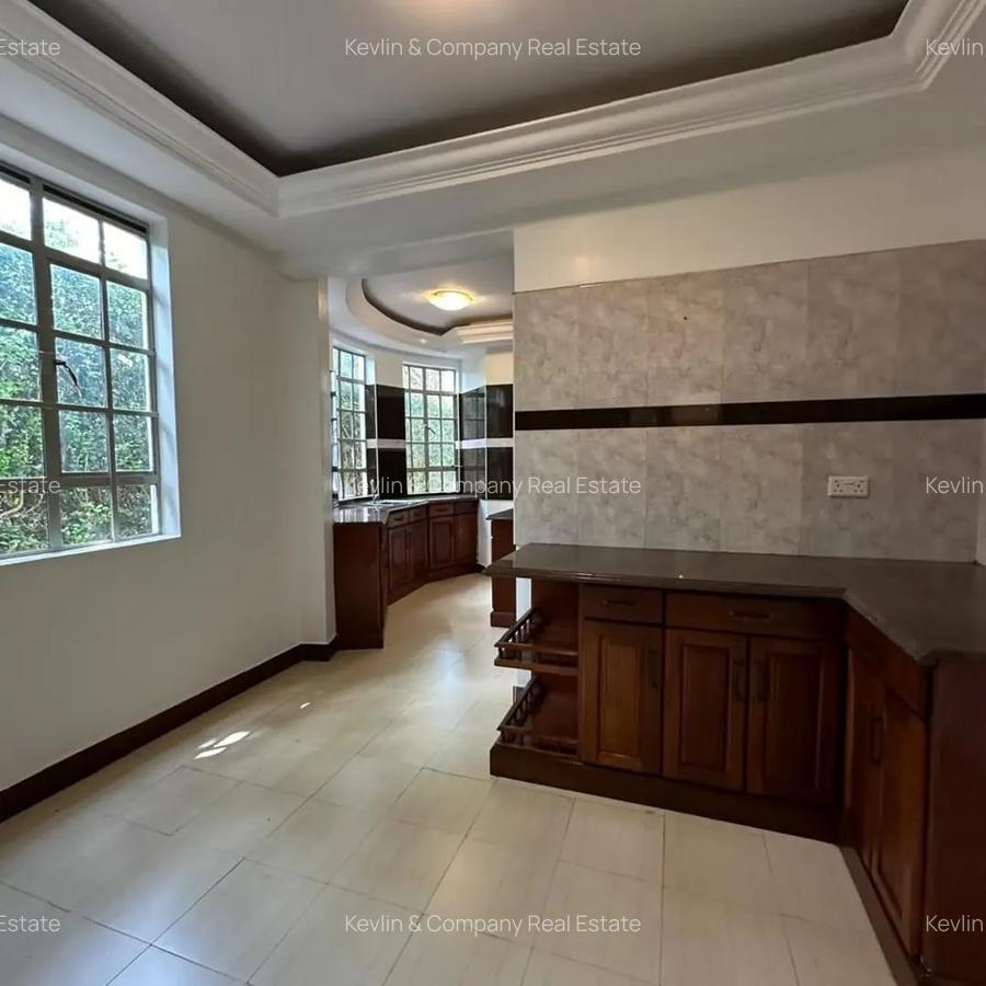 6 Bed Villa with En Suite in Nyari - 11