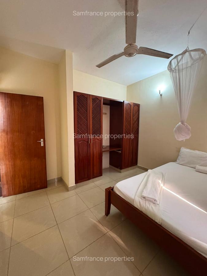 1 Bed Apartment with En Suite at Serena Road - 8
