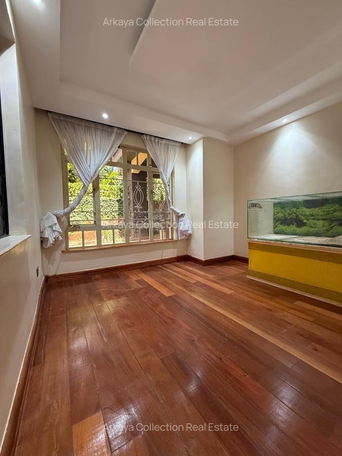 6 Bed House with En Suite in Nyari - 5