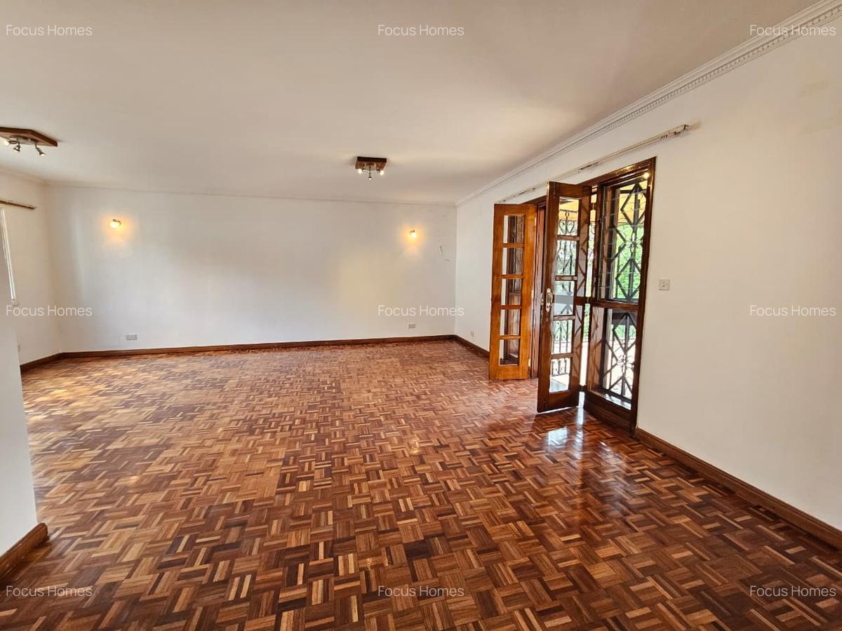 5 Bed Townhouse with Swimming Pool in Spring Valley - 11