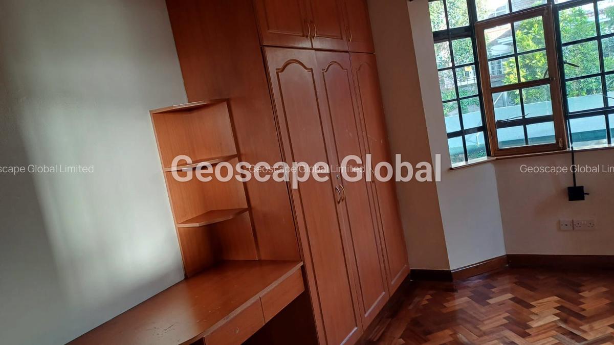 5 Bed House with En Suite in Runda - 4