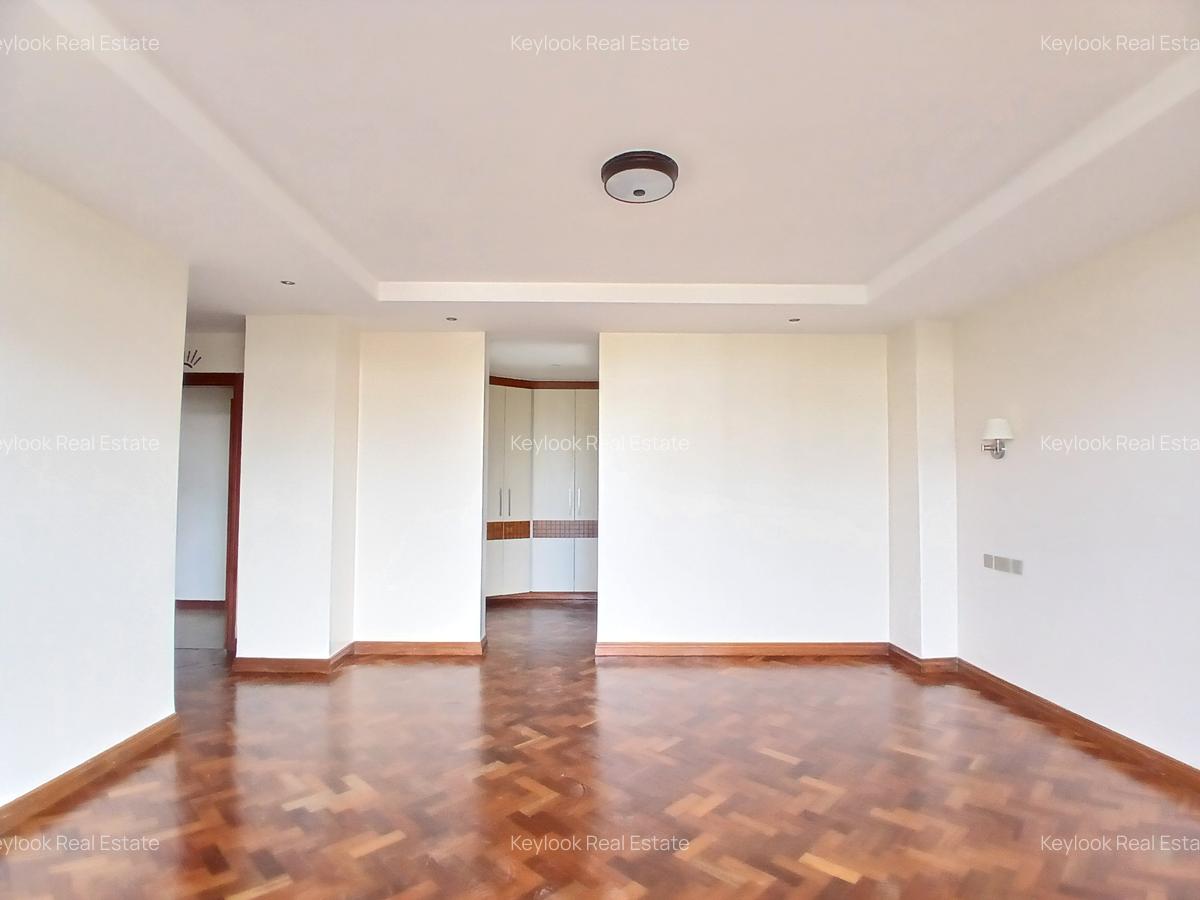 3 Bed Apartment with En Suite at Riverside Drive - 16