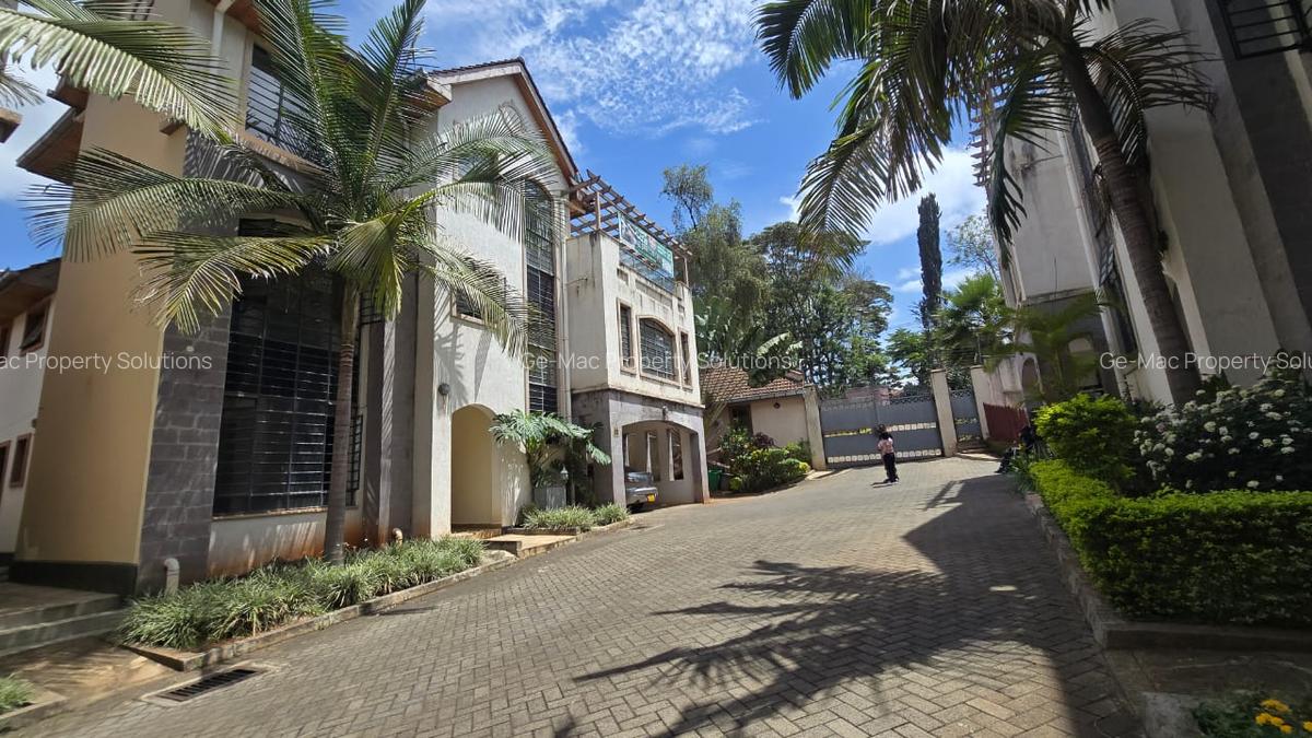 5 Bed Townhouse with En Suite in Lavington - 19