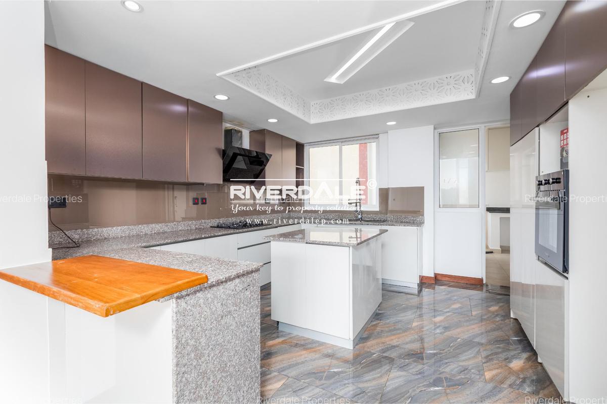 5 Bed Apartment with En Suite in General Mathenge - 3