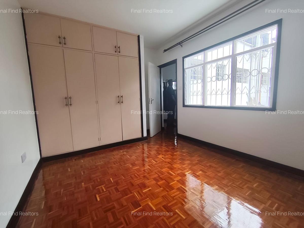 3 Bed Townhouse with En Suite in Brookside - 10
