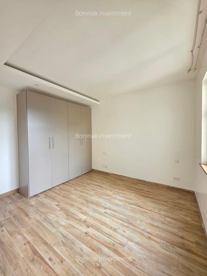 4 Bed Apartment with En Suite at Riverside Drive - 20