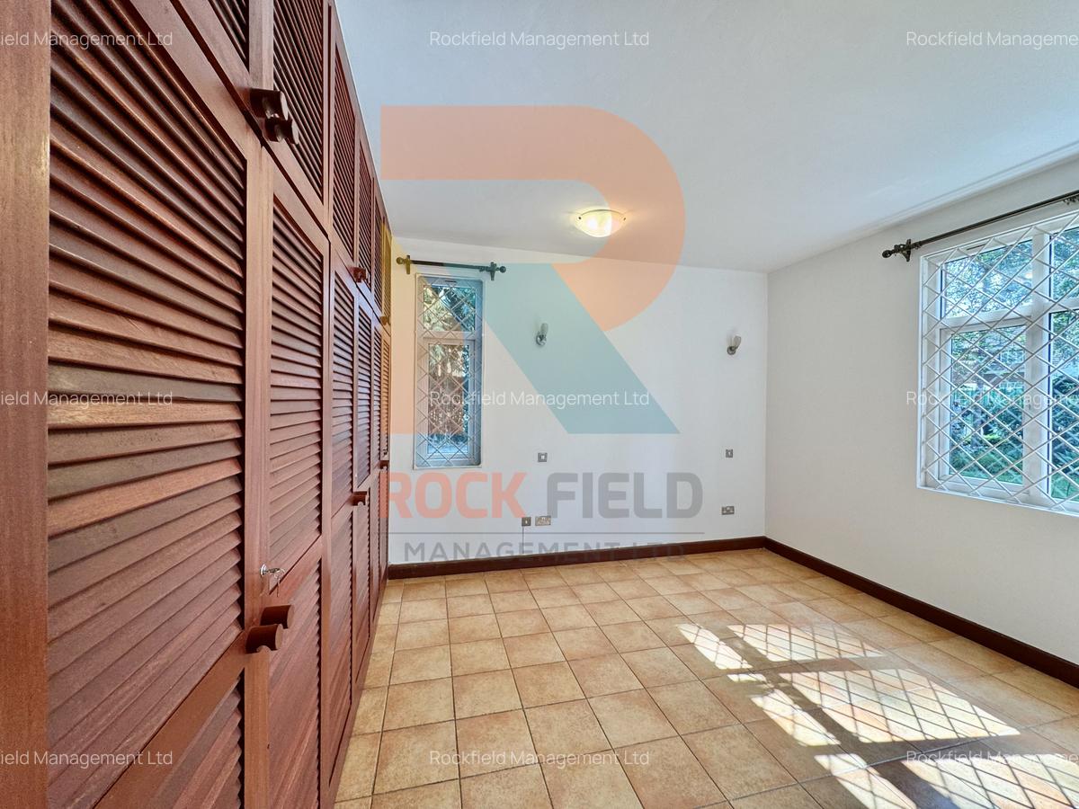 5 Bed Townhouse with En Suite in Rosslyn - 13