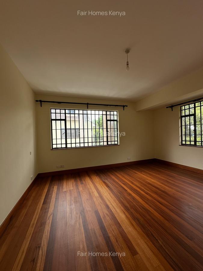 5 Bed Townhouse with En Suite at Lavington Green - 12