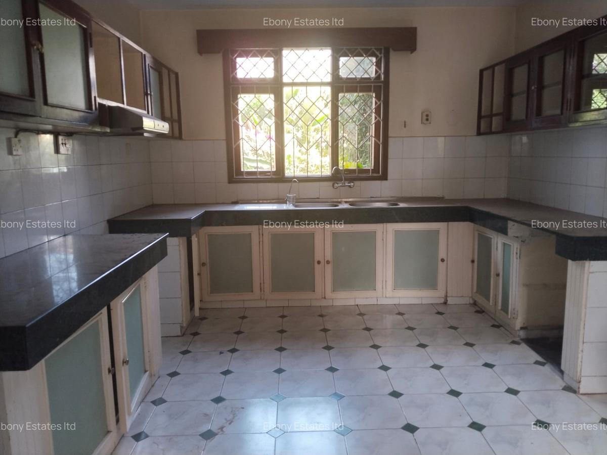 4 Bed Townhouse with En Suite in Lavington - 5