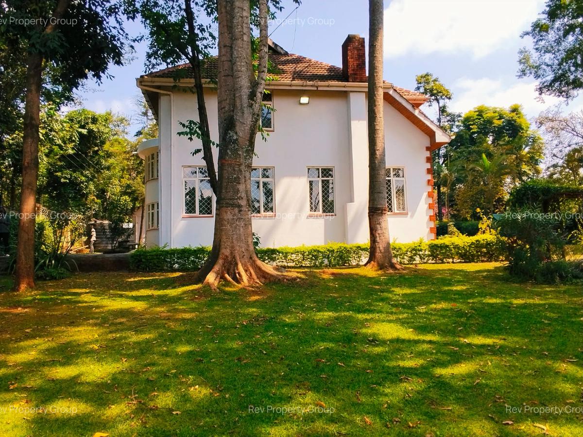 5 Bed Villa with En Suite in Rosslyn - 16