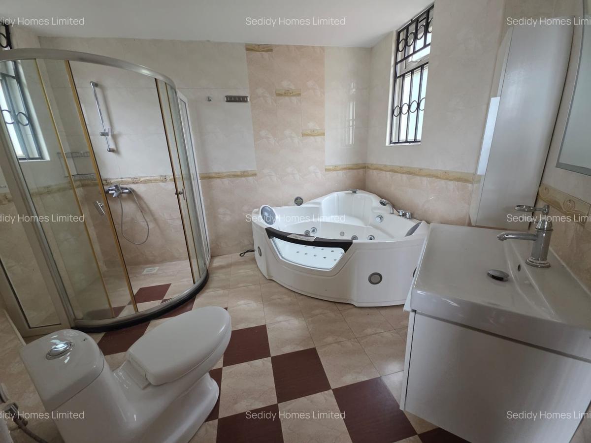 6 Bed House with En Suite in Nyari - 5
