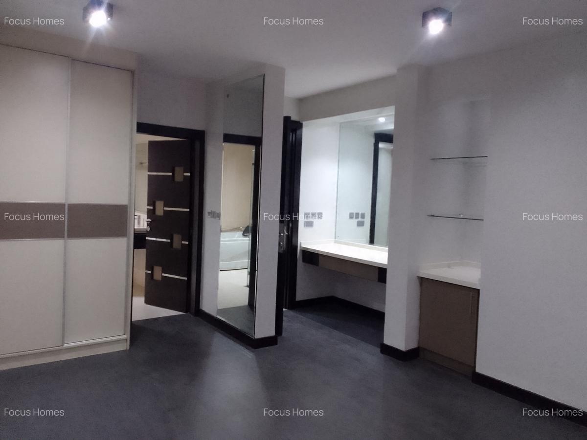 3 Bed Apartment with En Suite in Riverside - 9