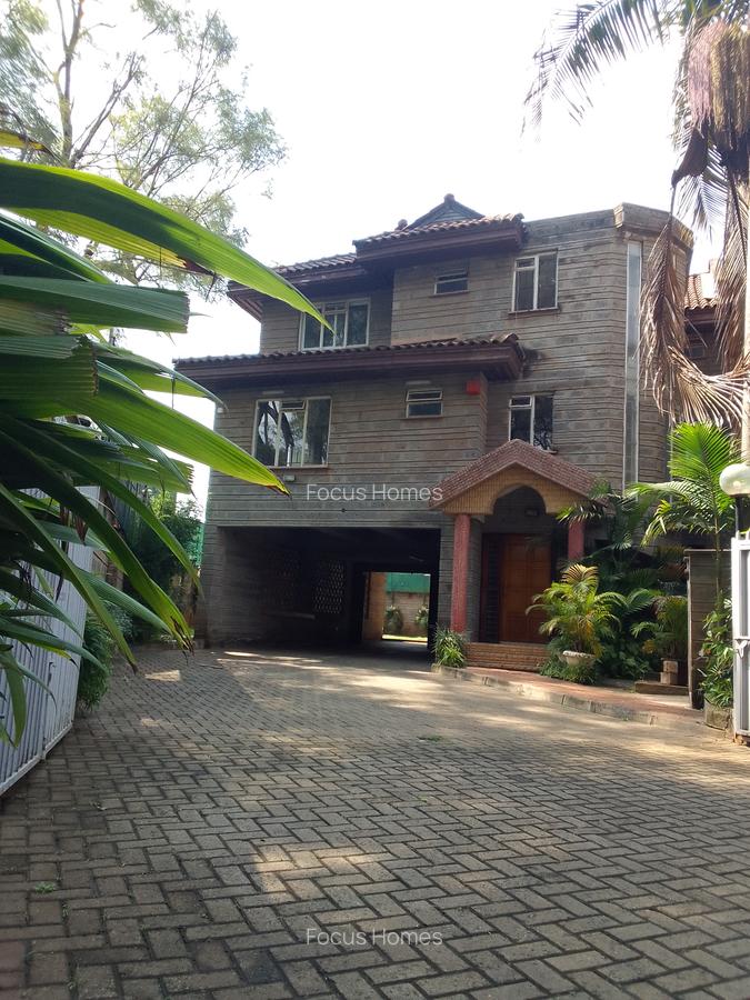 4 Bed Townhouse with En Suite in Lavington - 1