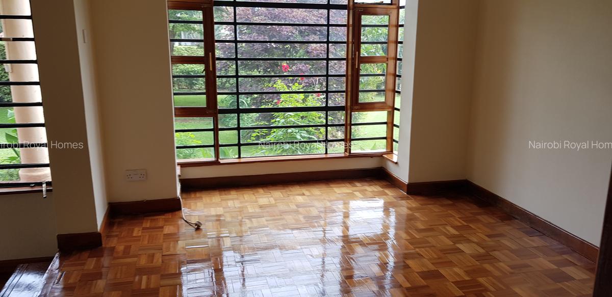 4 Bed House with En Suite at Rosslyn Redhil - 15